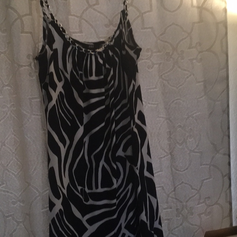 Black & white printed sleeveless knee length dress